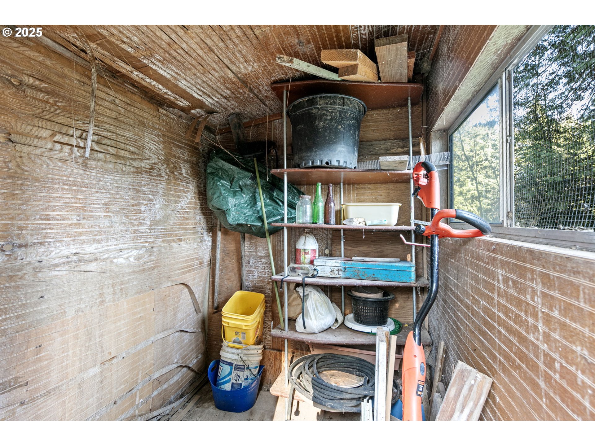 44531 McKenzie Highway Leaburg, OR 97489 - Photo 33 of 48 a view of outdoor seating