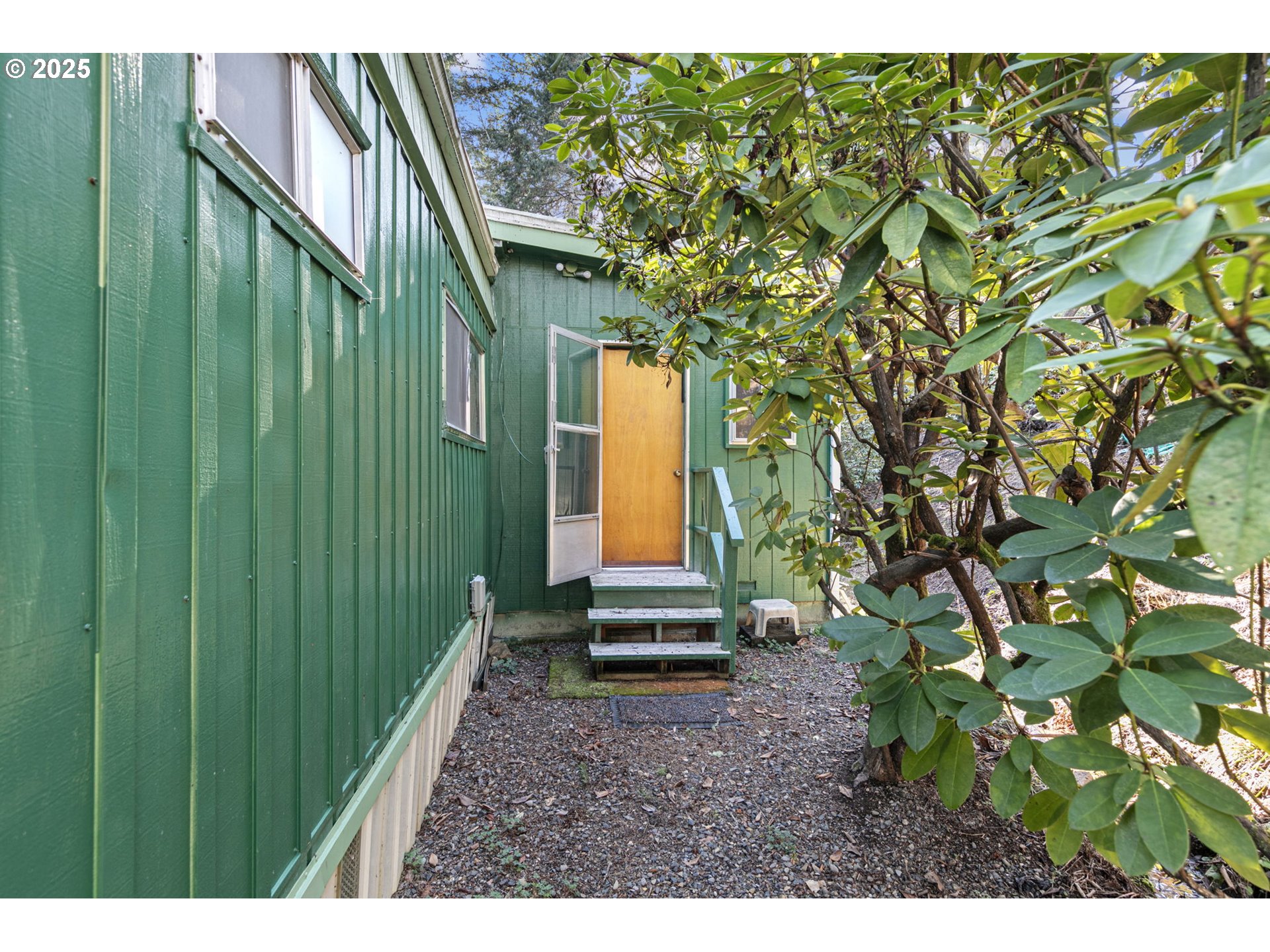 44531 McKenzie Highway Leaburg, OR 97489 - Photo 35 of 48 a view of outdoor space deck and yard