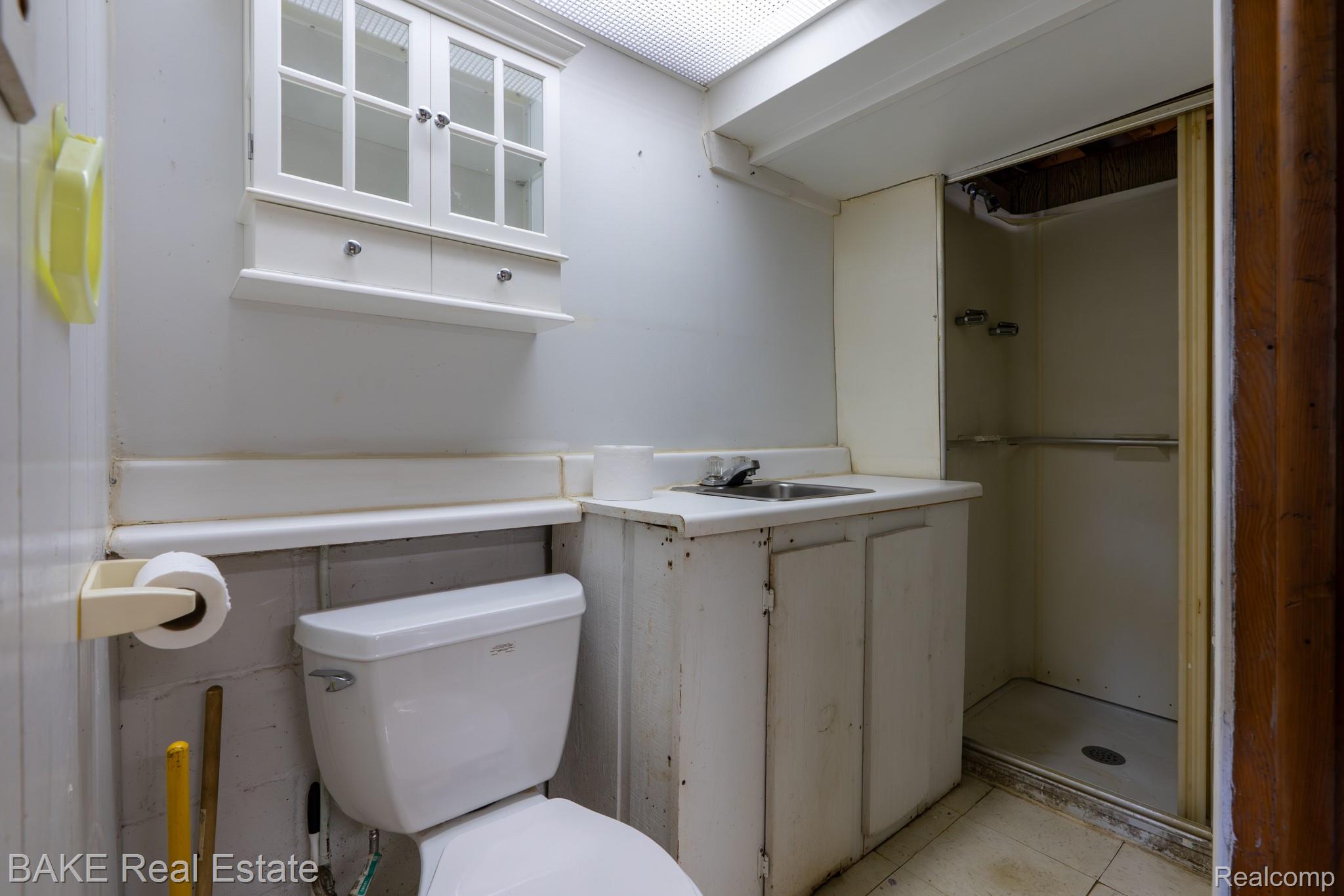 10195 Stark Road Livonia, MI 48150 - Photo 34 of 43 Basement Bathroom
