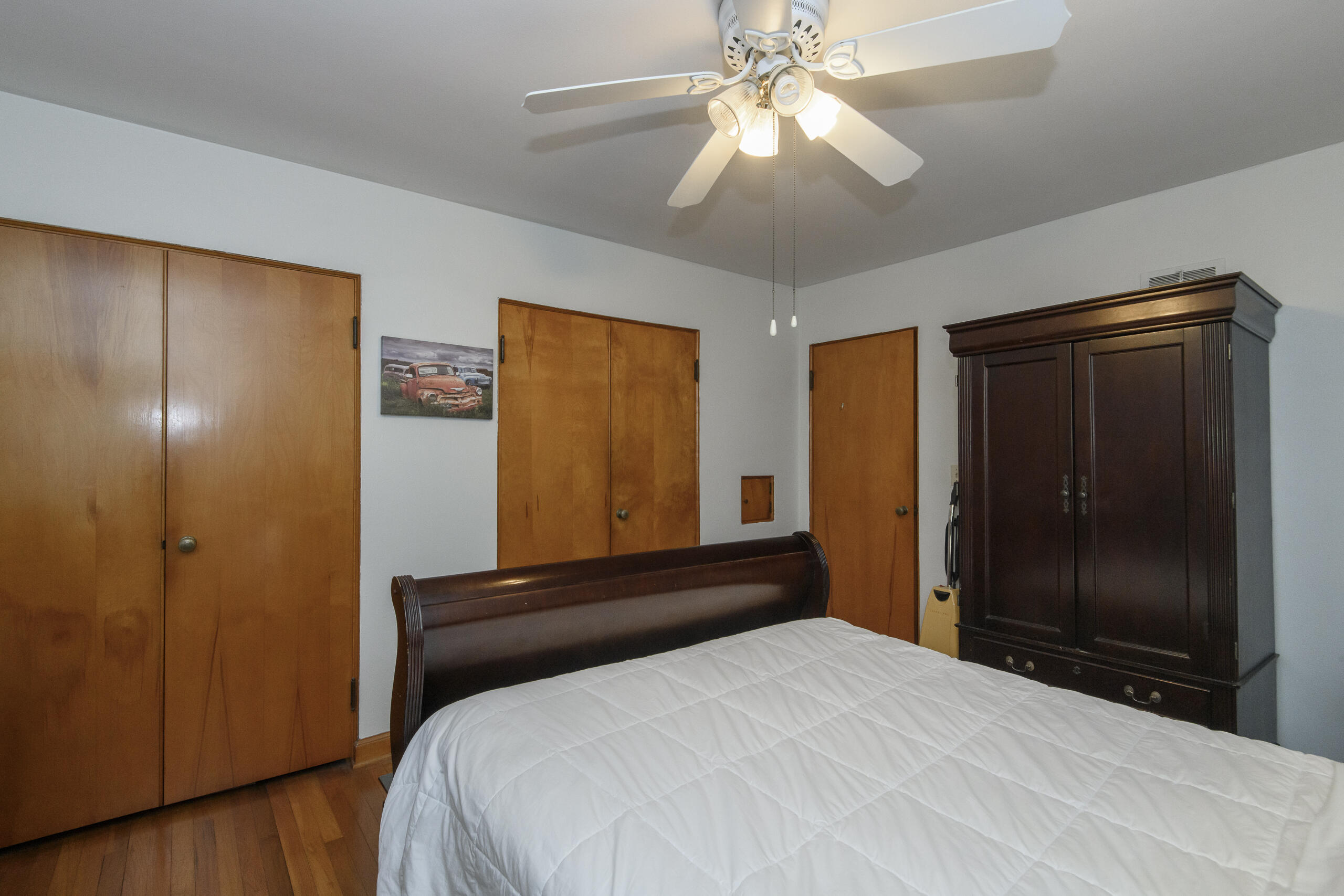 9610 North Cedarburg Road Mequon, WI 53092 - Photo 18 of 28 3rd Bedroom w/ Double Closets