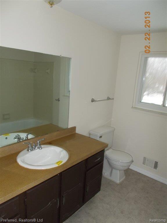 40722 West Mill Rd Court Novi, MI 48375 - Photo 11 of 20 2-22-13 Bathroom 2.JPG