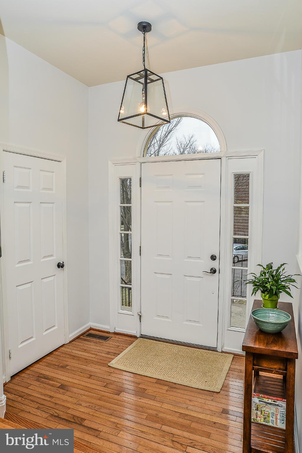 3815 Inverness Road Fairfax, VA 22033 - Photo 2 of 30 Foyer