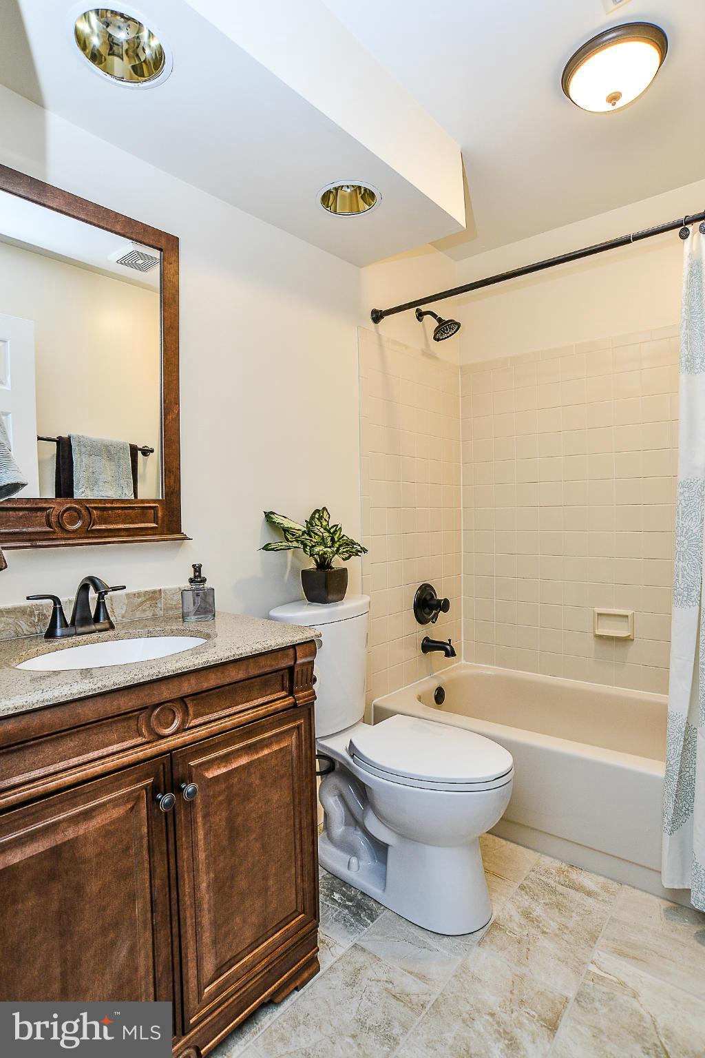 3815 Inverness Road Fairfax, VA 22033 - Photo 23 of 30 Upper Level Hall Bath