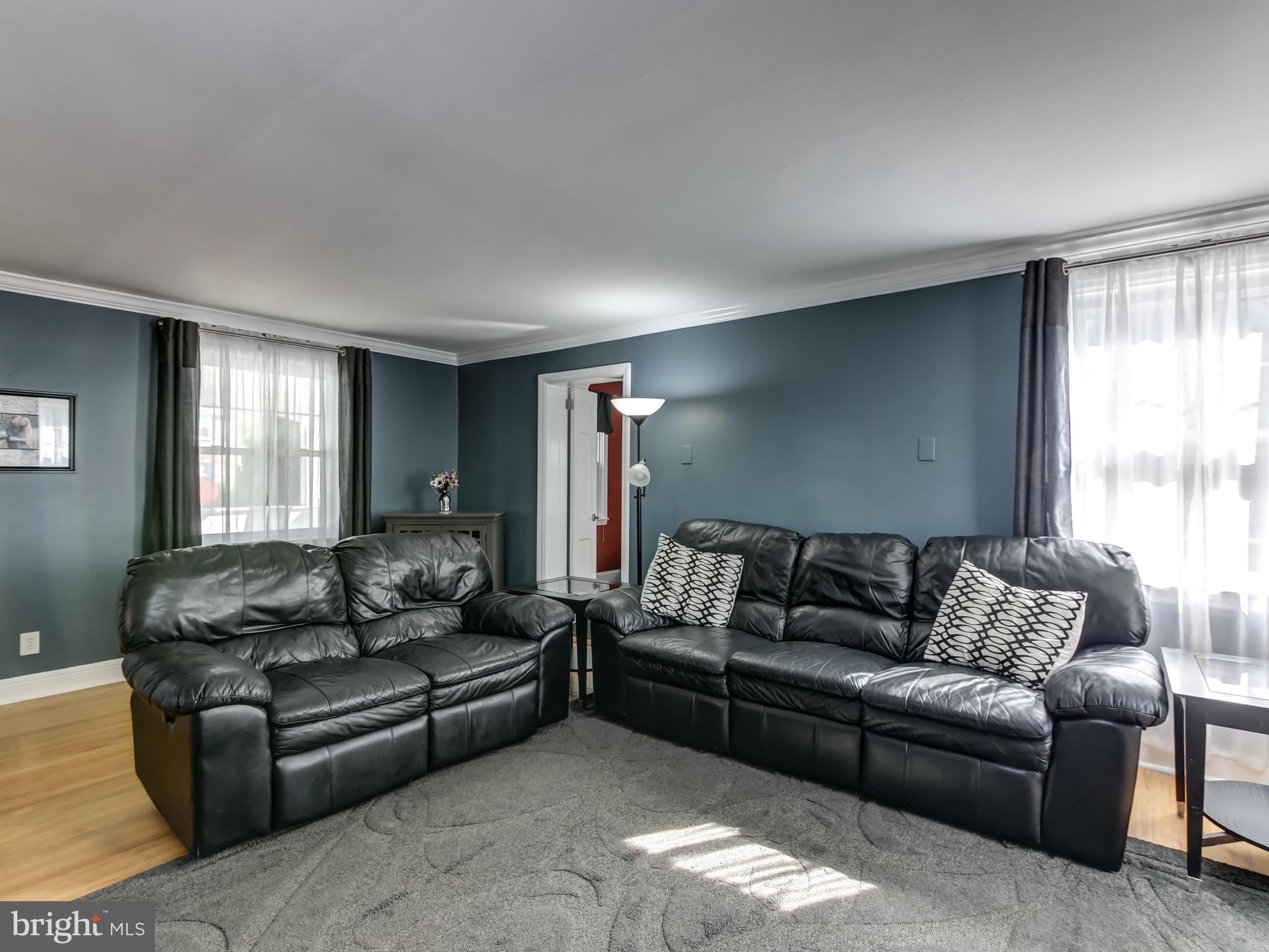 476 Wheatsheaf Road Springfield, PA 19064 - Photo 11 of 38 Living room