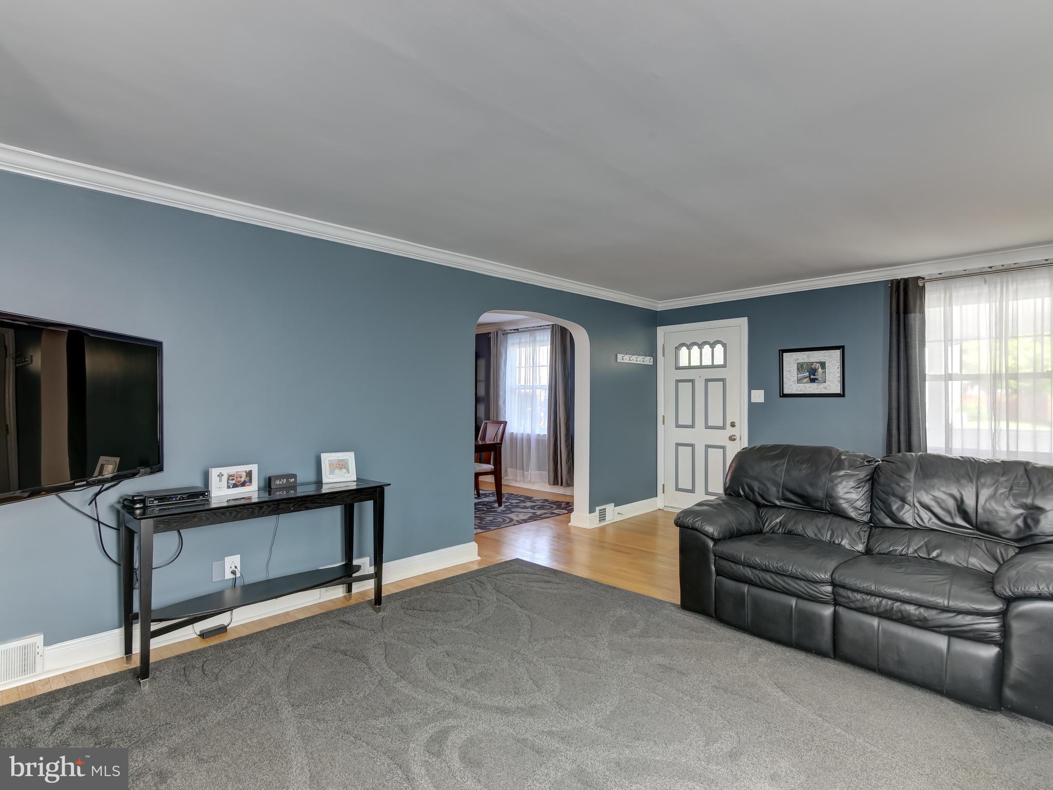 476 Wheatsheaf Road Springfield, PA 19064 - Photo 12 of 38 Living room