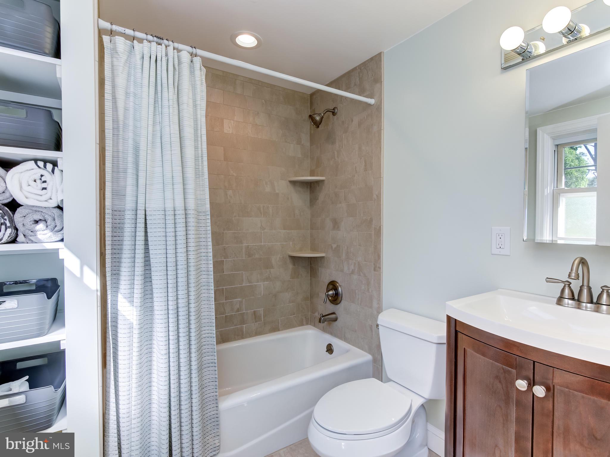476 Wheatsheaf Road Springfield, PA 19064 - Photo 30 of 38 Full bath, 2nd floor