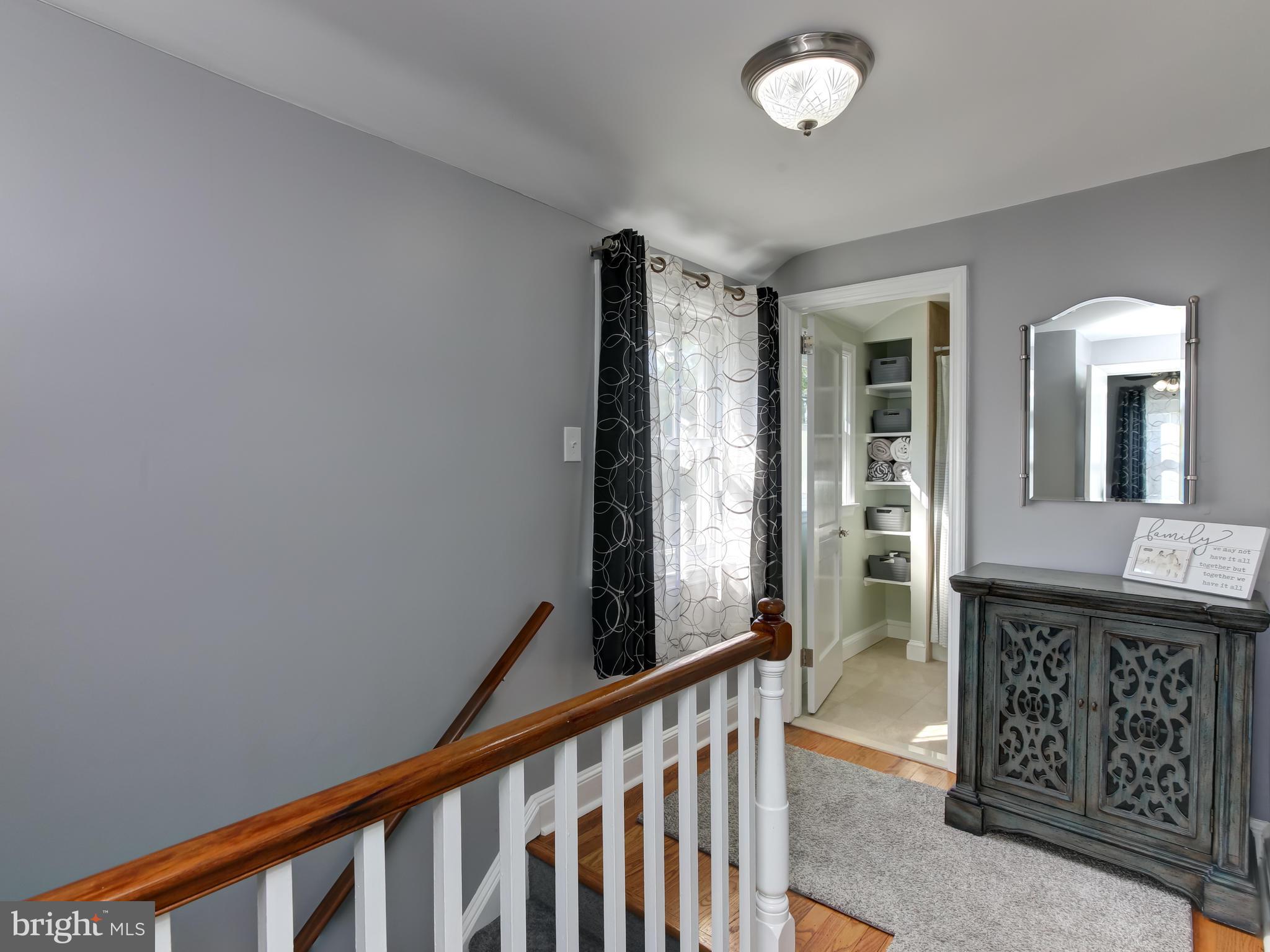 476 Wheatsheaf Road Springfield, PA 19064 - Photo 34 of 38 2nd floor hall view