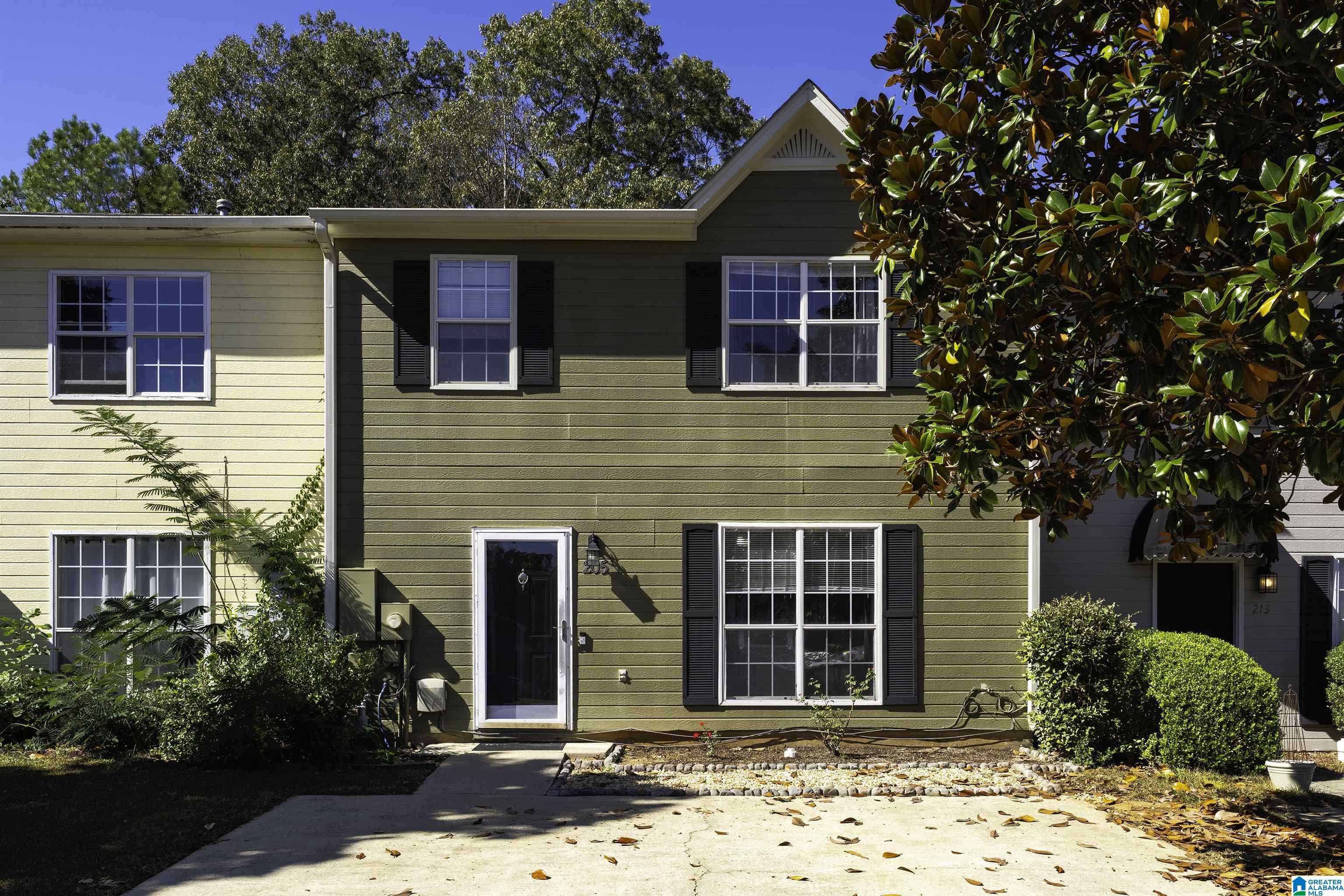 205 Willow Point Circle Alabaster, AL 35007 - Photo 2 of 22