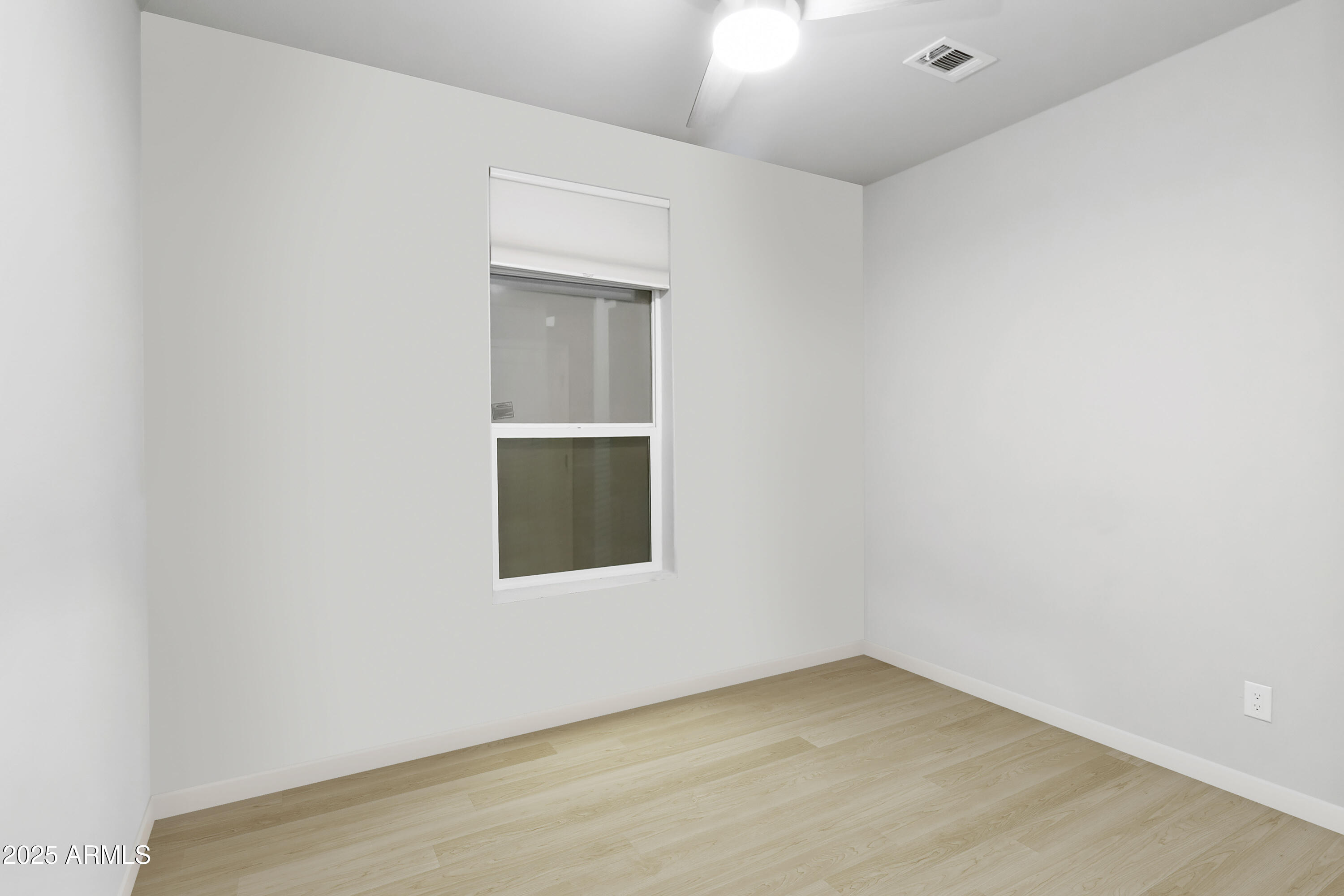 2727 East University Drive, Unit 146 Tempe, AZ 85288 - Photo 18 of 36 an empty room with a window