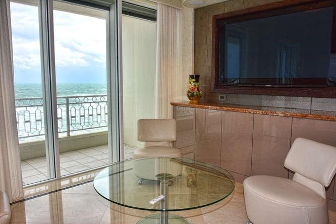 19950 South Beach Road, Unit 5N Jupiter, FL 33469 - Photo 12 of 47 19950 Beach Road Jupiter-small-013-Famil