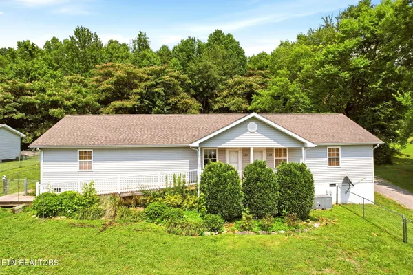 $330,000 | 633 Russell Avenue, Harriman, TN 37748