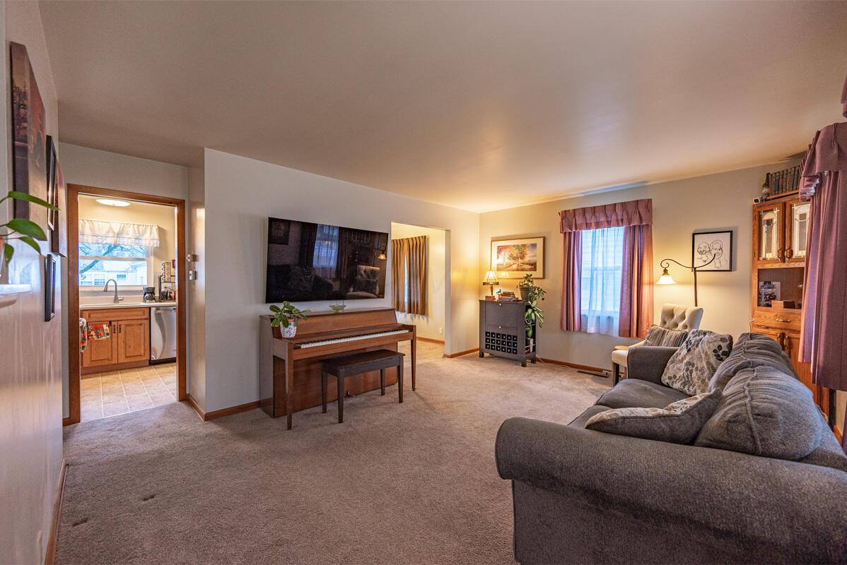 204 Deerfield Road Columbus, OH 43228 - Photo 9 of 24 204 Deerfield Rd - 16