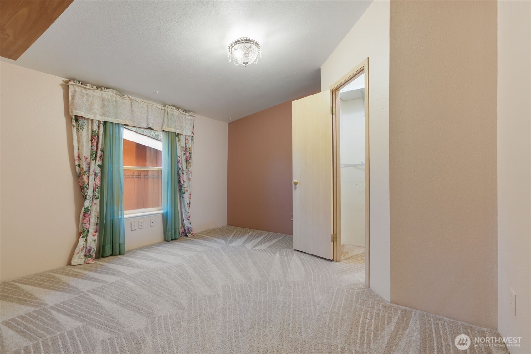 1101 South Scheuber Road, Unit 18 Centralia, WA 98531 - Photo 20 of 28 a view of a room with a flat screen tv