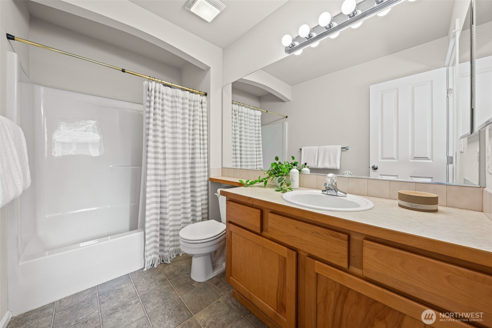 10939 Southeast 187th Lane Renton, WA 98055 - Photo 17 of 25 Gallery Image 17