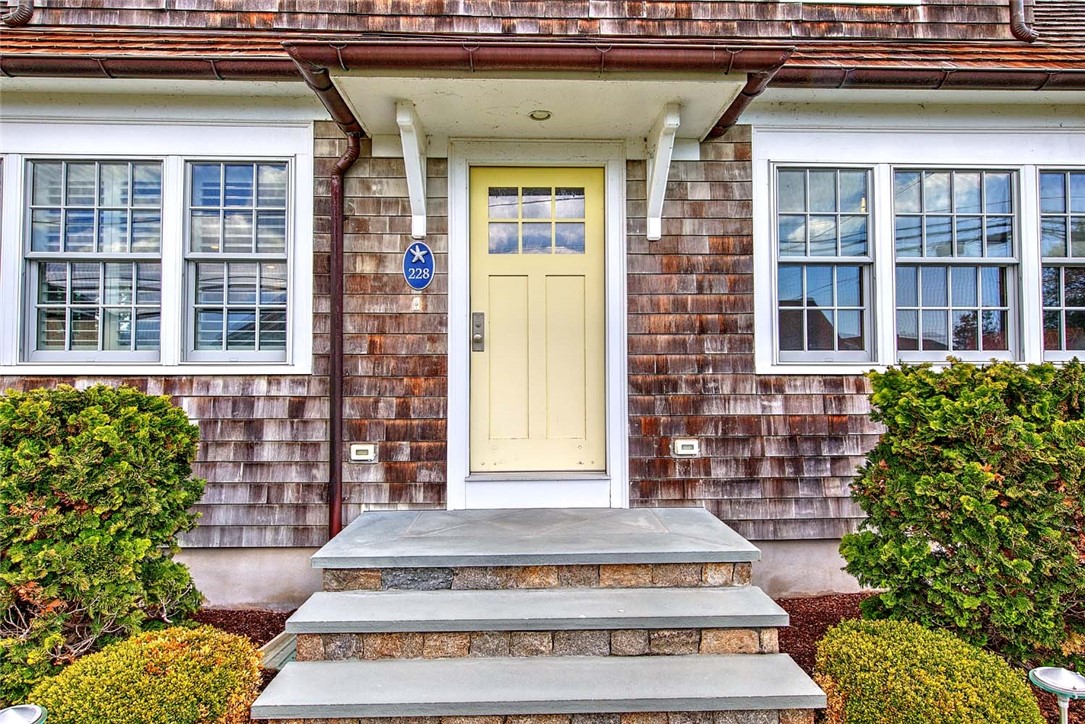 228 Bonnet Point Road Narragansett, RI 02882 - Photo 6 of 40