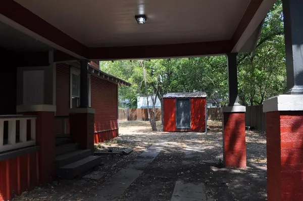 $315,000 | 708 North McKinney Street, Ennis, TX 75119