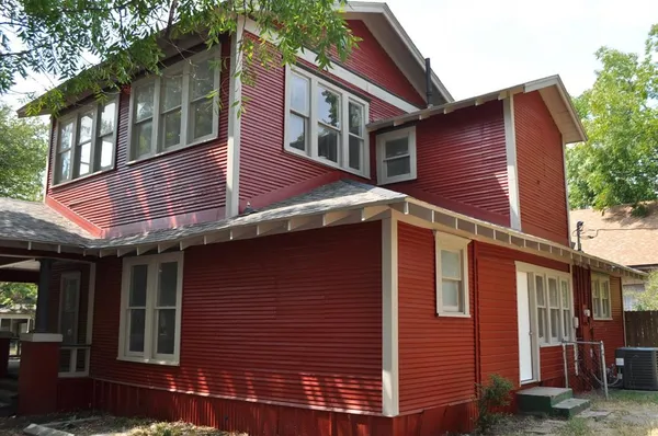 $315,000 | 708 North McKinney Street, Ennis, TX 75119