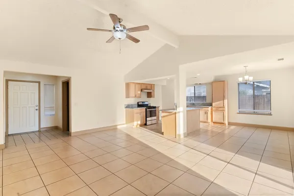 $419,000 | 555 West Ashcroft Avenue, Clovis, CA 93612