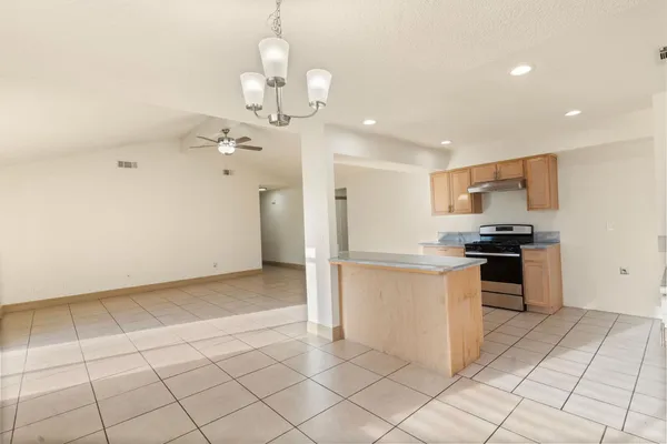 $419,000 | 555 West Ashcroft Avenue, Clovis, CA 93612