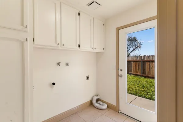 $419,000 | 555 West Ashcroft Avenue, Clovis, CA 93612