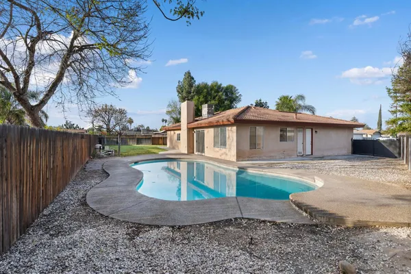 $419,000 | 555 West Ashcroft Avenue, Clovis, CA 93612