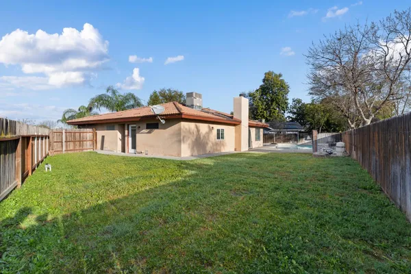 $419,000 | 555 West Ashcroft Avenue, Clovis, CA 93612