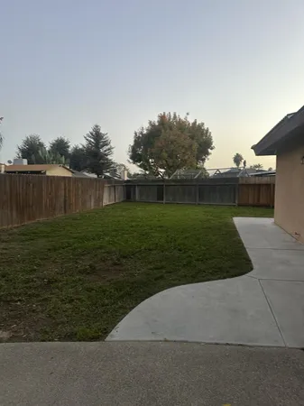 $419,000 | 555 West Ashcroft Avenue, Clovis, CA 93612