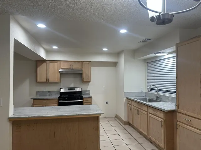 $450,000 | 555 West Ashcroft Avenue, Clovis, CA 93612