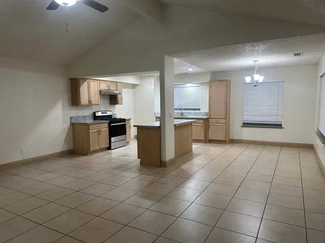 $450,000 | 555 West Ashcroft Avenue, Clovis, CA 93612