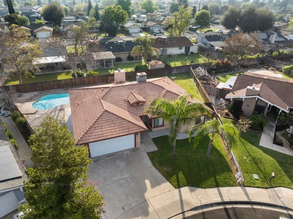 $419,000 | 555 West Ashcroft Avenue, Clovis, CA 93612