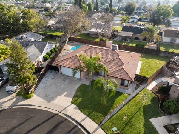 $419,000 | 555 West Ashcroft Avenue, Clovis, CA 93612