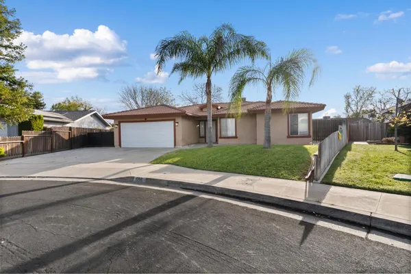 $419,000 | 555 West Ashcroft Avenue, Clovis, CA 93612