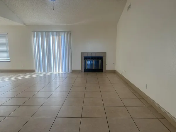 $419,000 | 555 West Ashcroft Avenue, Clovis, CA 93612