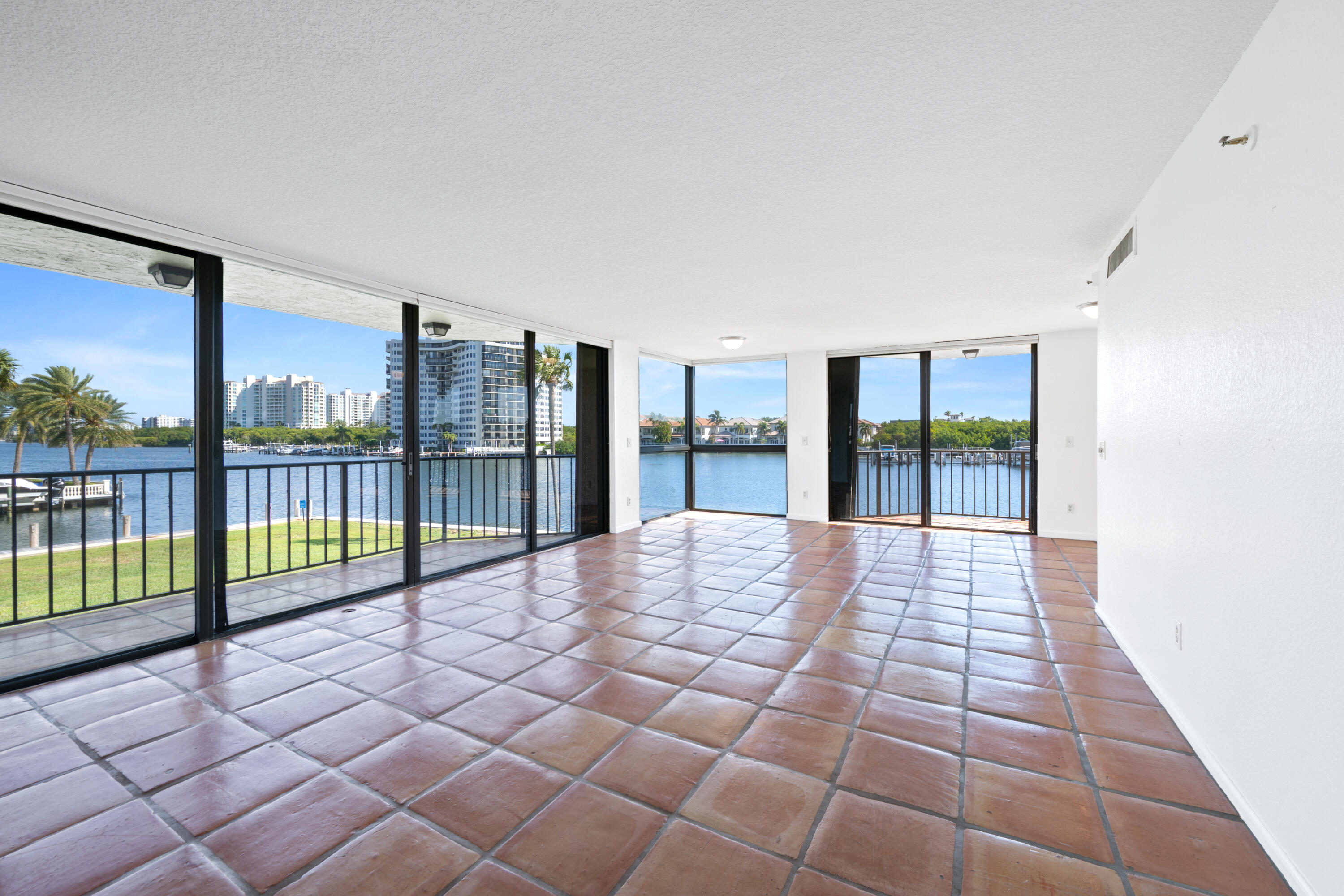 899 Jeffery Street, Unit 214 Boca Raton, FL 33487 - Photo 8 of 61 DSC_1551