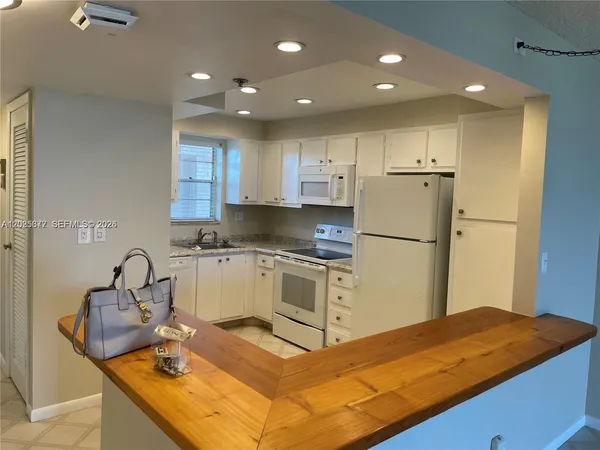 $2,200 | 3100 West Rolling Hills Circle, Unit 502, Davie, FL 33328