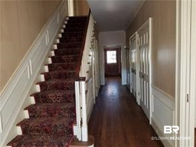 4076 Hillcrest Lane West Mobile, AL 36609 - Photo 2 of 11