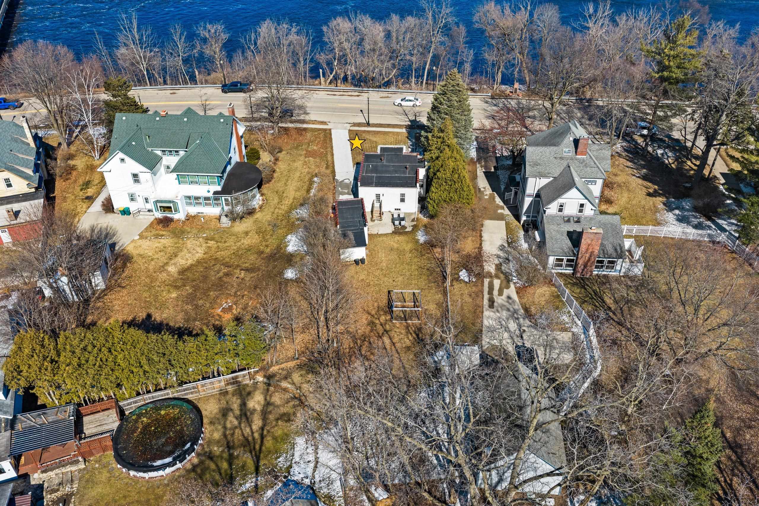 2141 Riverside Avenue Marinette, WI 54143 - Photo 12 of 59