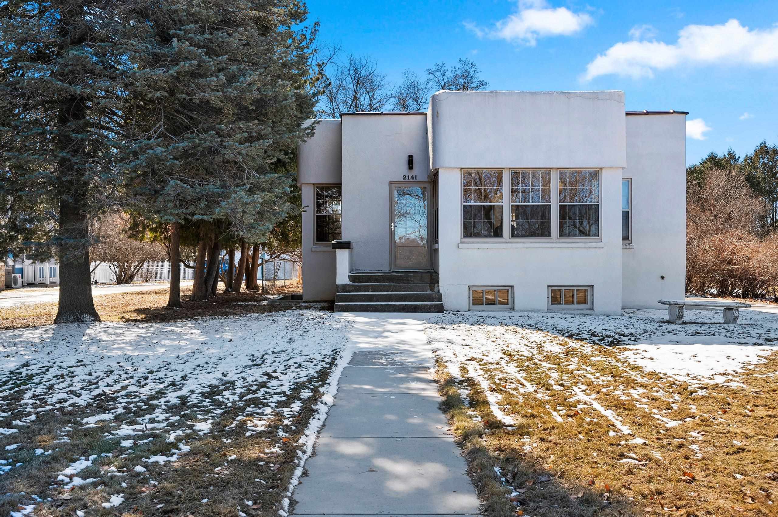 2141 Riverside Avenue Marinette, WI 54143 - Photo 2 of 59