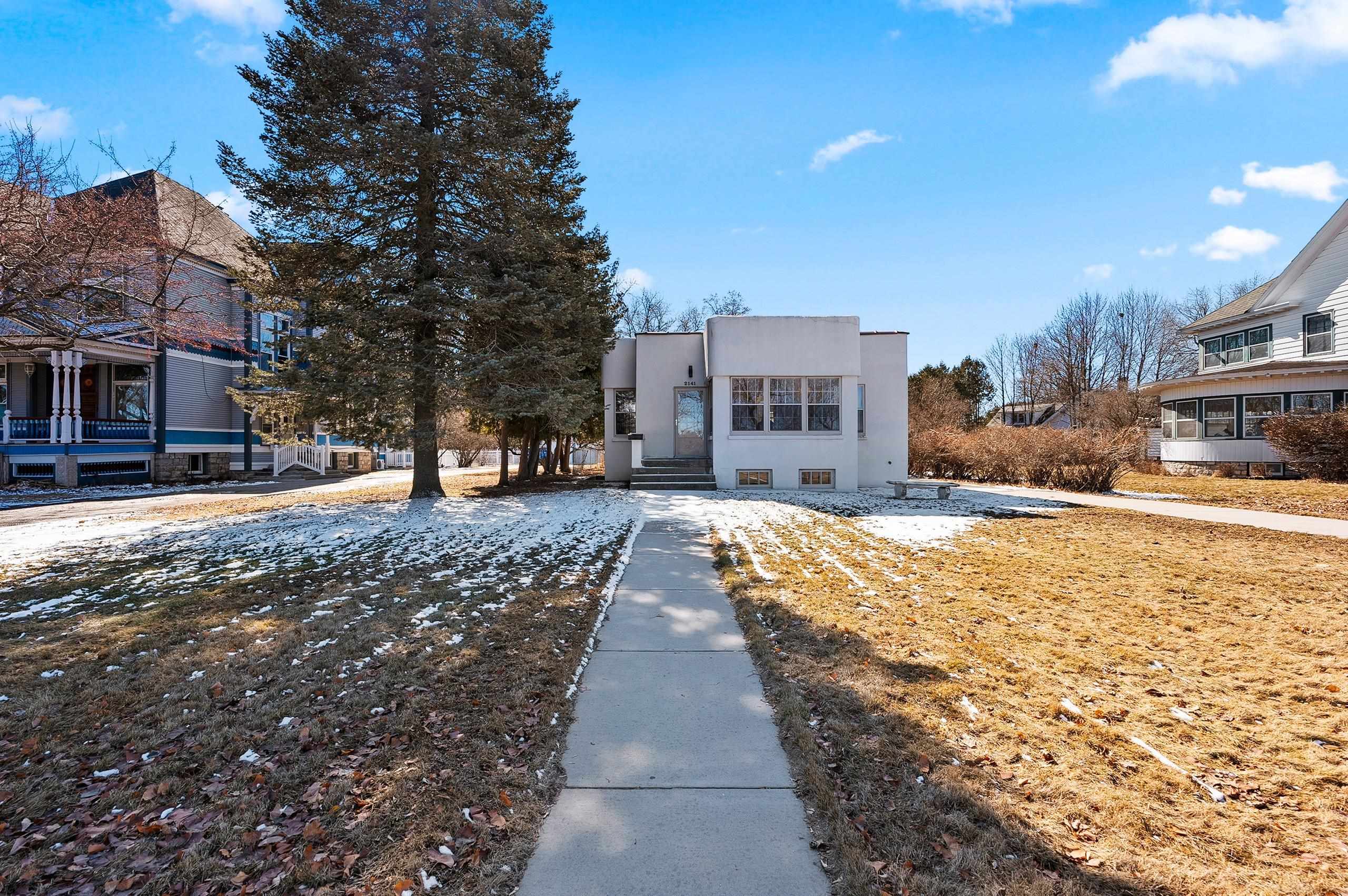 2141 Riverside Avenue Marinette, WI 54143 - Photo 4 of 59