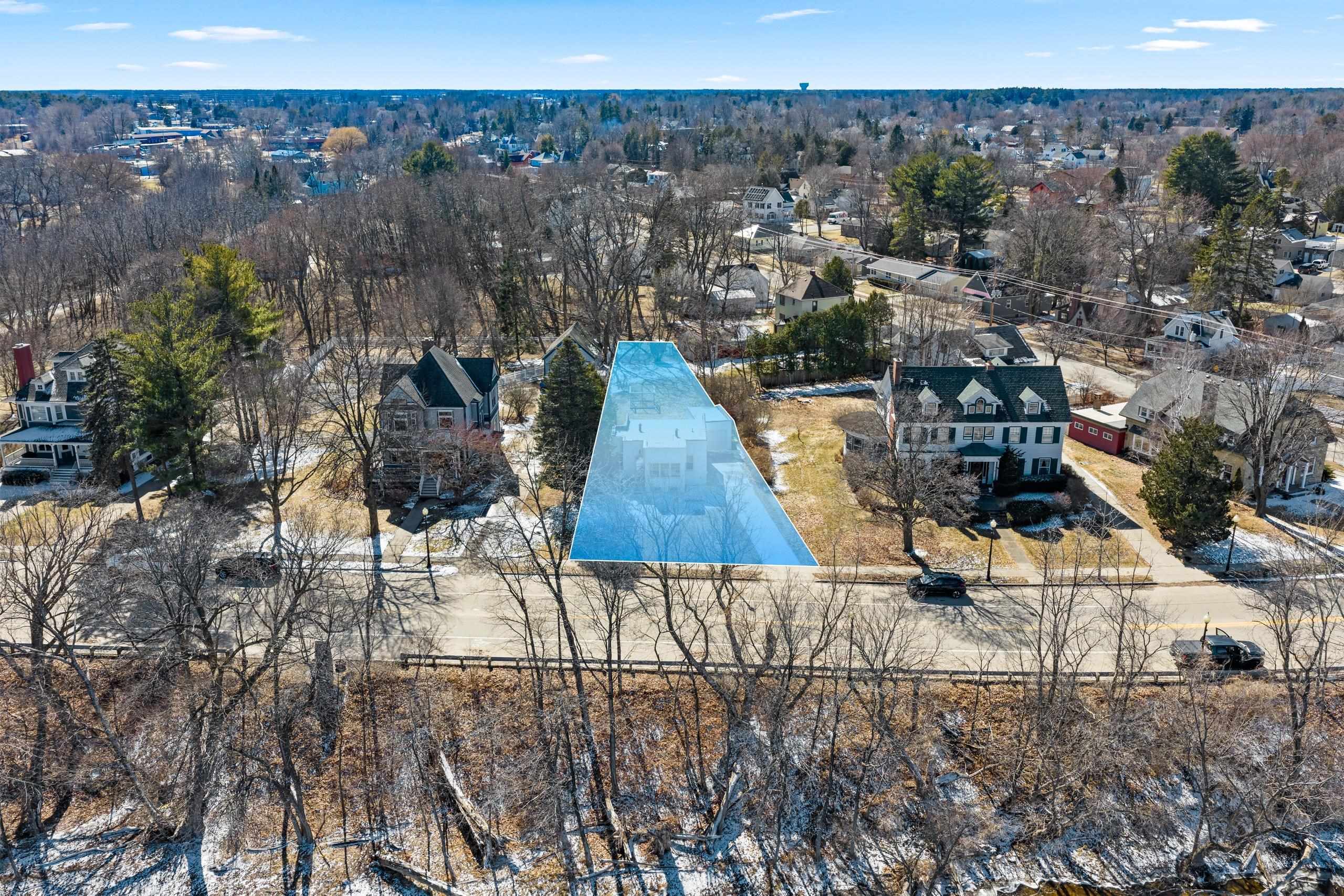 2141 Riverside Avenue Marinette, WI 54143 - Photo 5 of 59