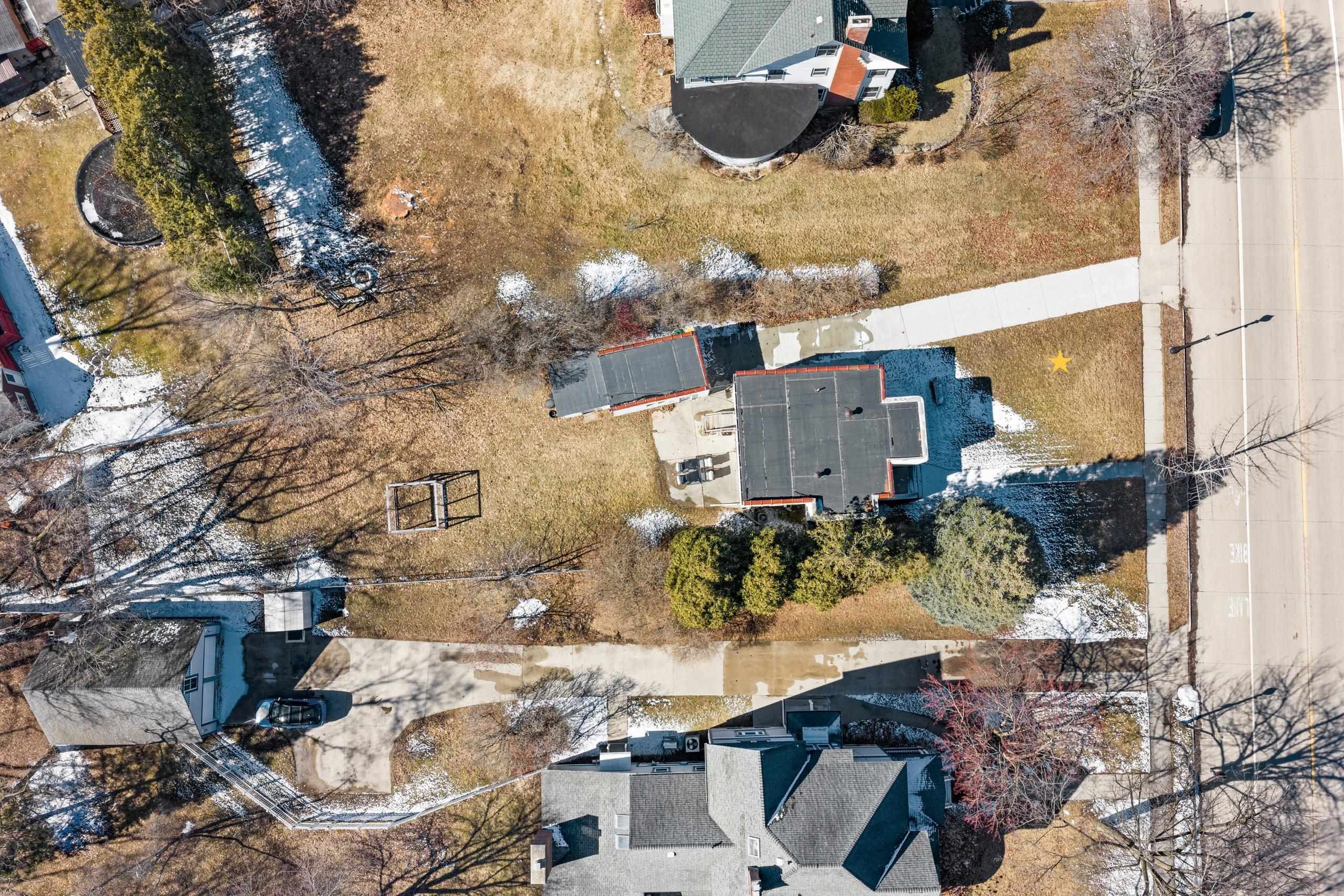 2141 Riverside Avenue Marinette, WI 54143 - Photo 9 of 59