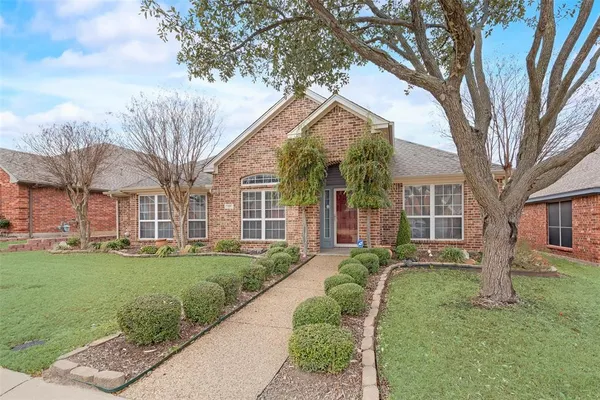 $370,000 | 123 Crestpark Drive, Unit 36, Cedar Hill, TX 75104