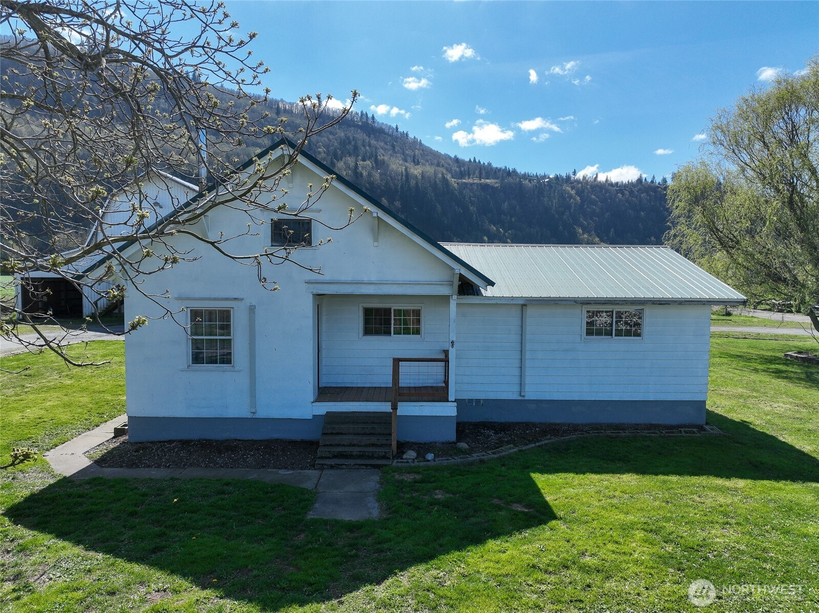 5419 Hillview Road Sumas, WA 98295 - Photo 2 of 38