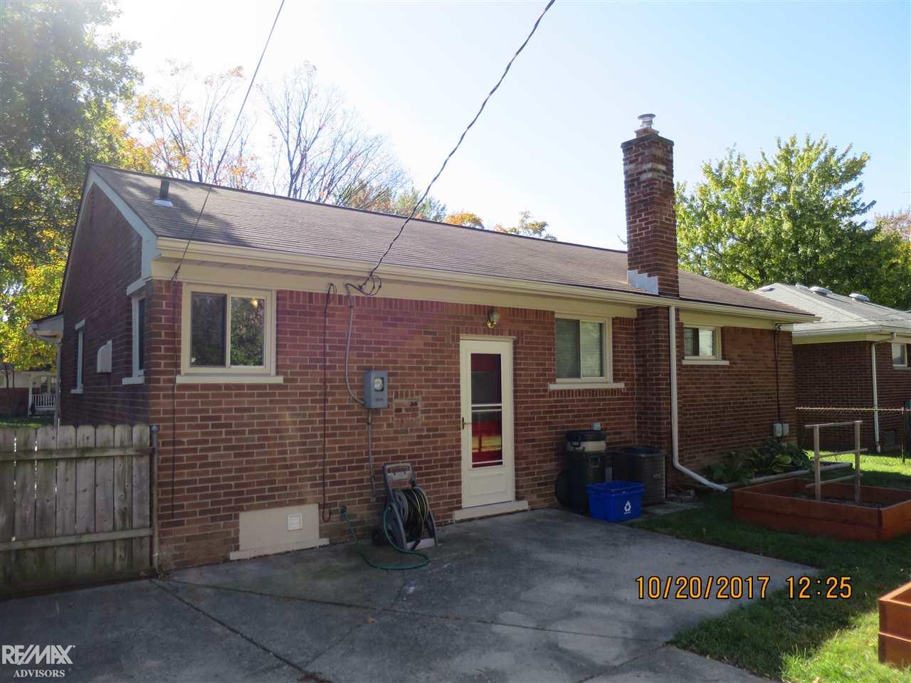 1690 Hampton Road Mount Clemens, MI 48043 - Photo 21 of 38 31333745-20.JPG