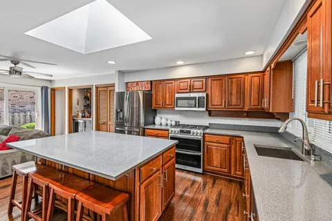 $645,000 | 815 South Salem Avenue, Arlington Heights, IL 60005