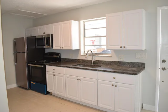 $1,700 | 3094 Southeast Clayton Street, Stuart, FL 34997