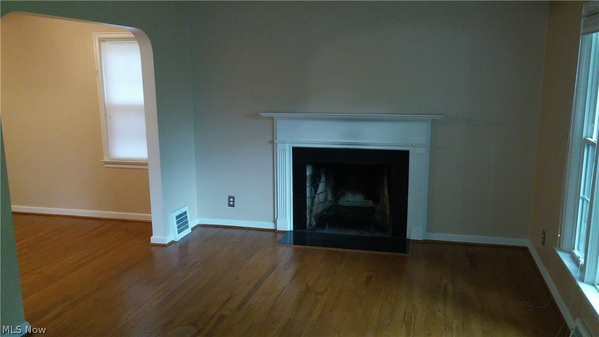 4279 Neville Road Cleveland, OH 44121 - Photo 4 of 35
