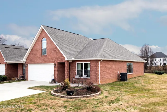 $399,900 | 2559 Keeneland Drive, Maryville, TN 37803