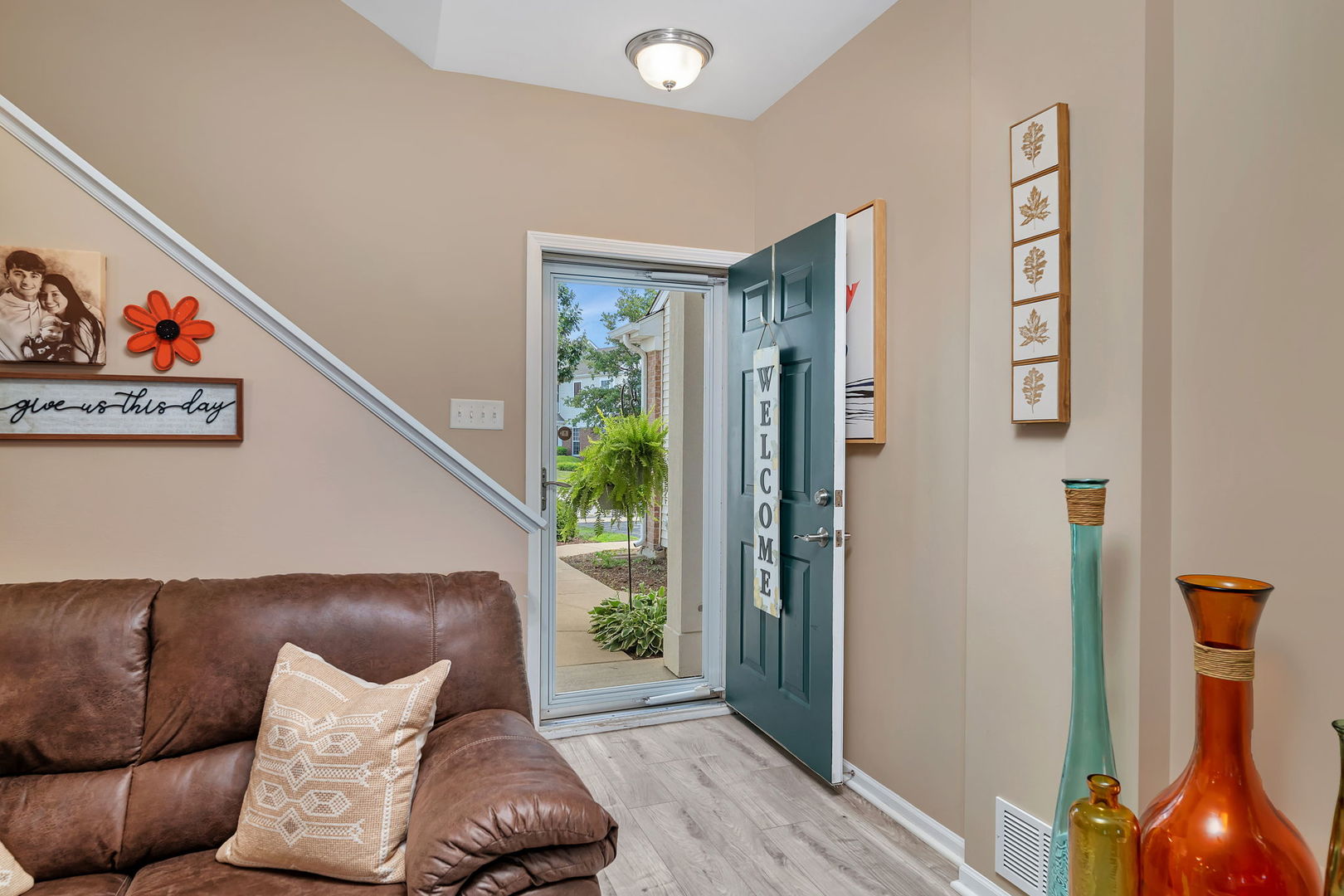 1047 Heron Circle Joliet, IL 60431 - Photo 3 of 25 a living room with furniture and a window