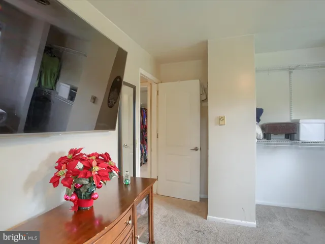 a view of entryway and kitchen